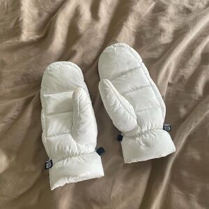 Aritzia Super puff mittens (white)